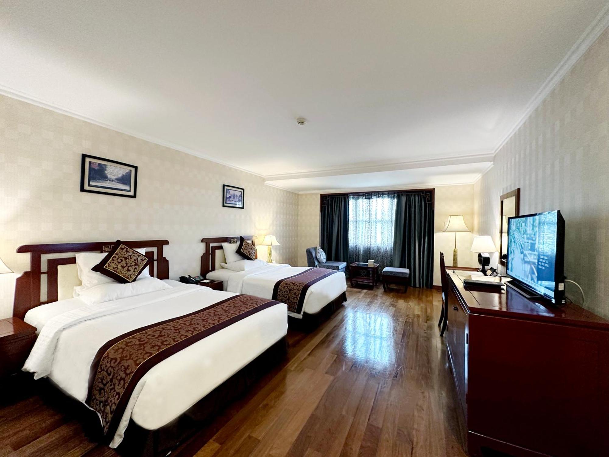 Khách sạn Rex 5*
