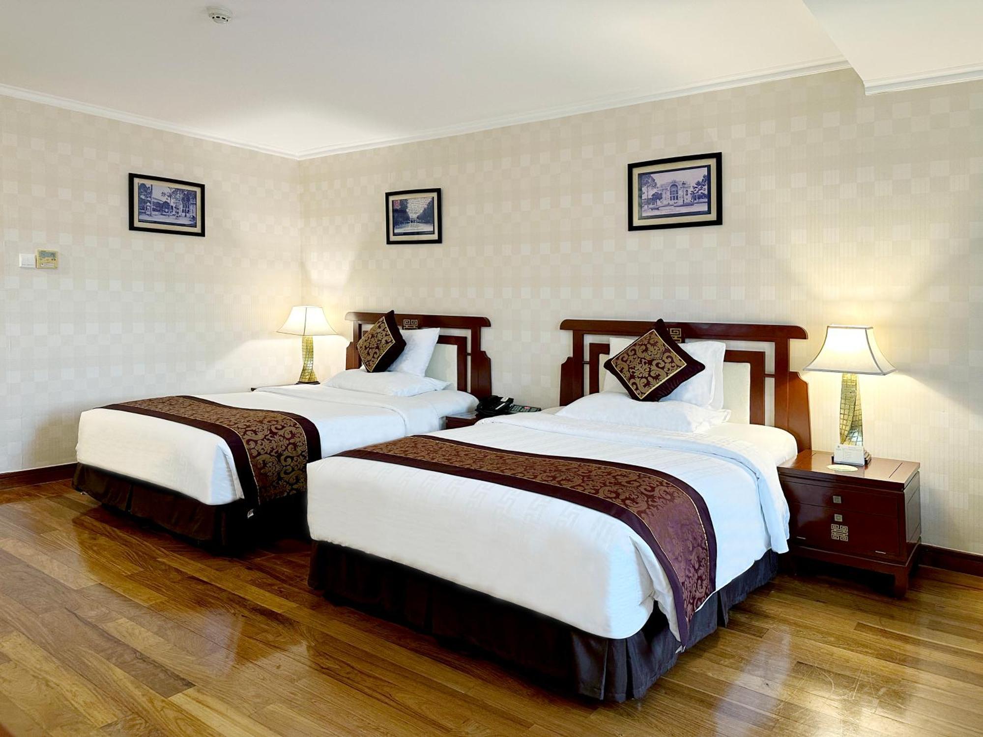 Khách sạn Rex 5*