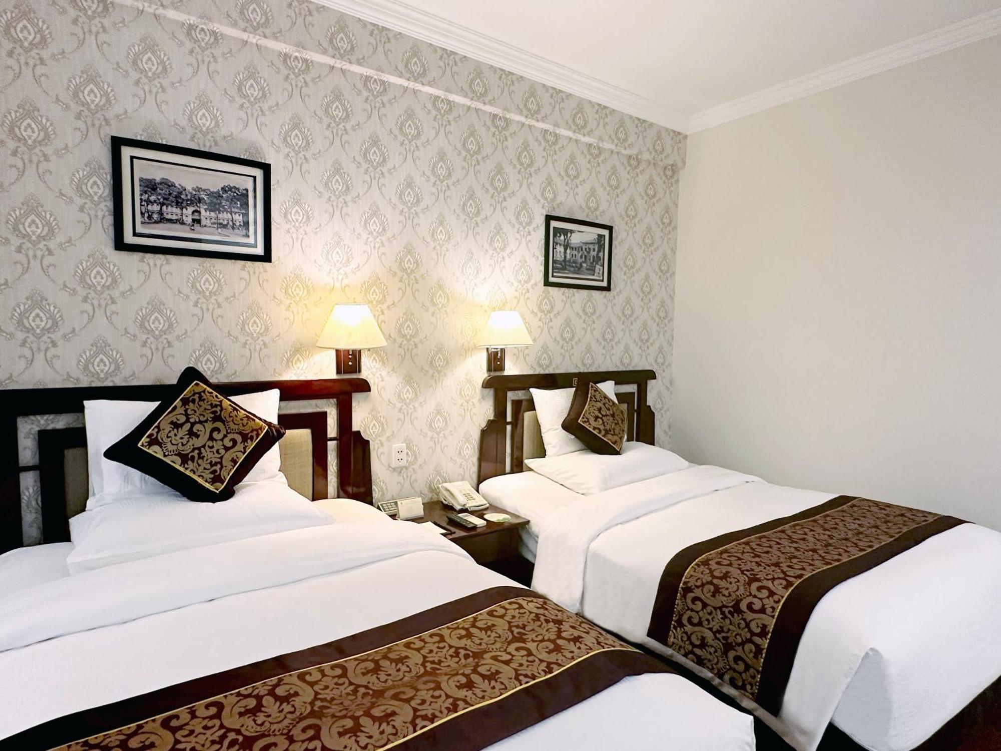 Khách sạn Rex 5*